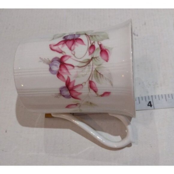 Vintage Royal Devon Bone China Tea Mugs Floral Decorations Ribbed with Gold Rims - Picture 11 of 12